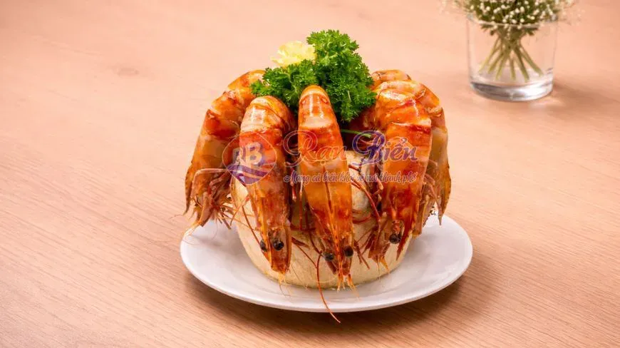 Tôm Sú Biển Hấp Trái Dừa